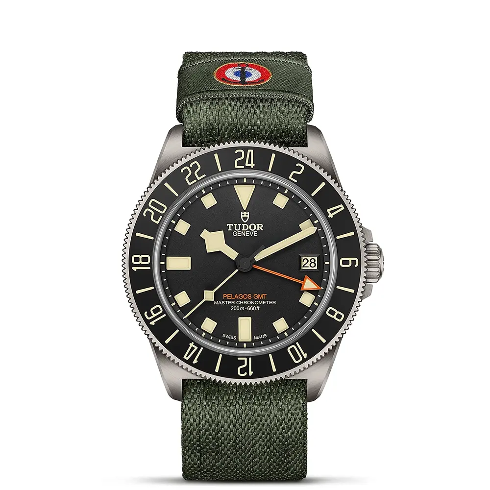 鈦金屬錶殼，直徑42毫米, 綠色織紋錶帶